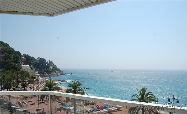 Luxury apartment for sale in Lloret de Mar, in front of the sea