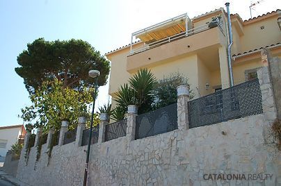 CASA adossada en venda a urb.de prestigi, Blanes