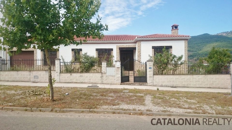House for sale in Segura de la Sierra (Cortijos Nuevos), Jaén, Spain