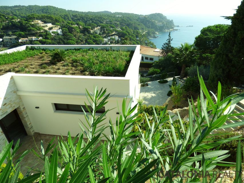 Maison à vendre de nouvelle construction à Tossa de Mar. Avec de bonnes vues sur la mer