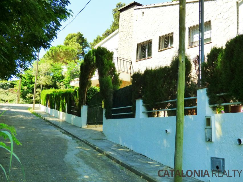 House for sale in Lloret de Mar, Santa Cristina area. With 3 annexed apartments