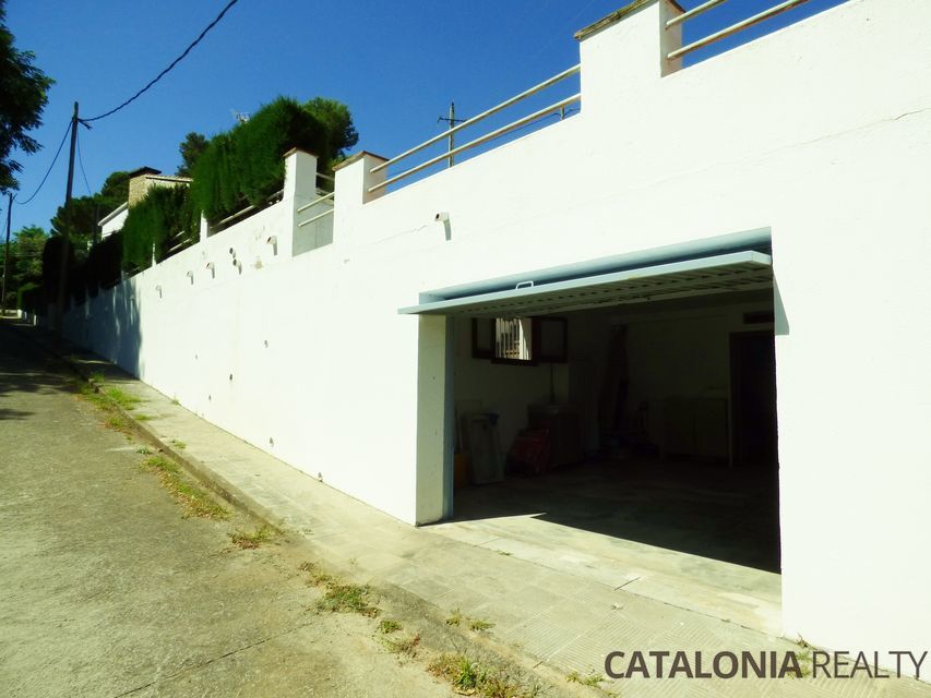 Casa en venta en Lloret de Mar, zona Santa Cristina. Con 3 apartamentos anexos