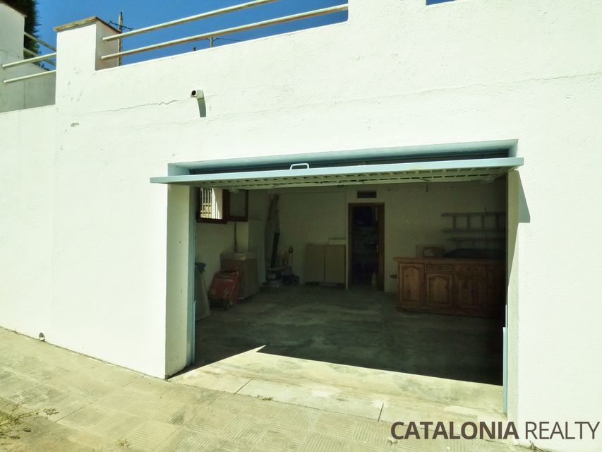 Casa en venda a Lloret de Mar, zona Santa Cristina. Amb 3 apartaments annexos