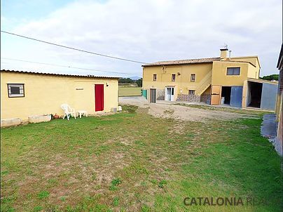 Restored country house for sale in the La Selva region (Girona), Spain