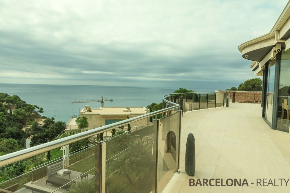 High standing house for sale in Tossa de Mar, Catalonia, with sea views